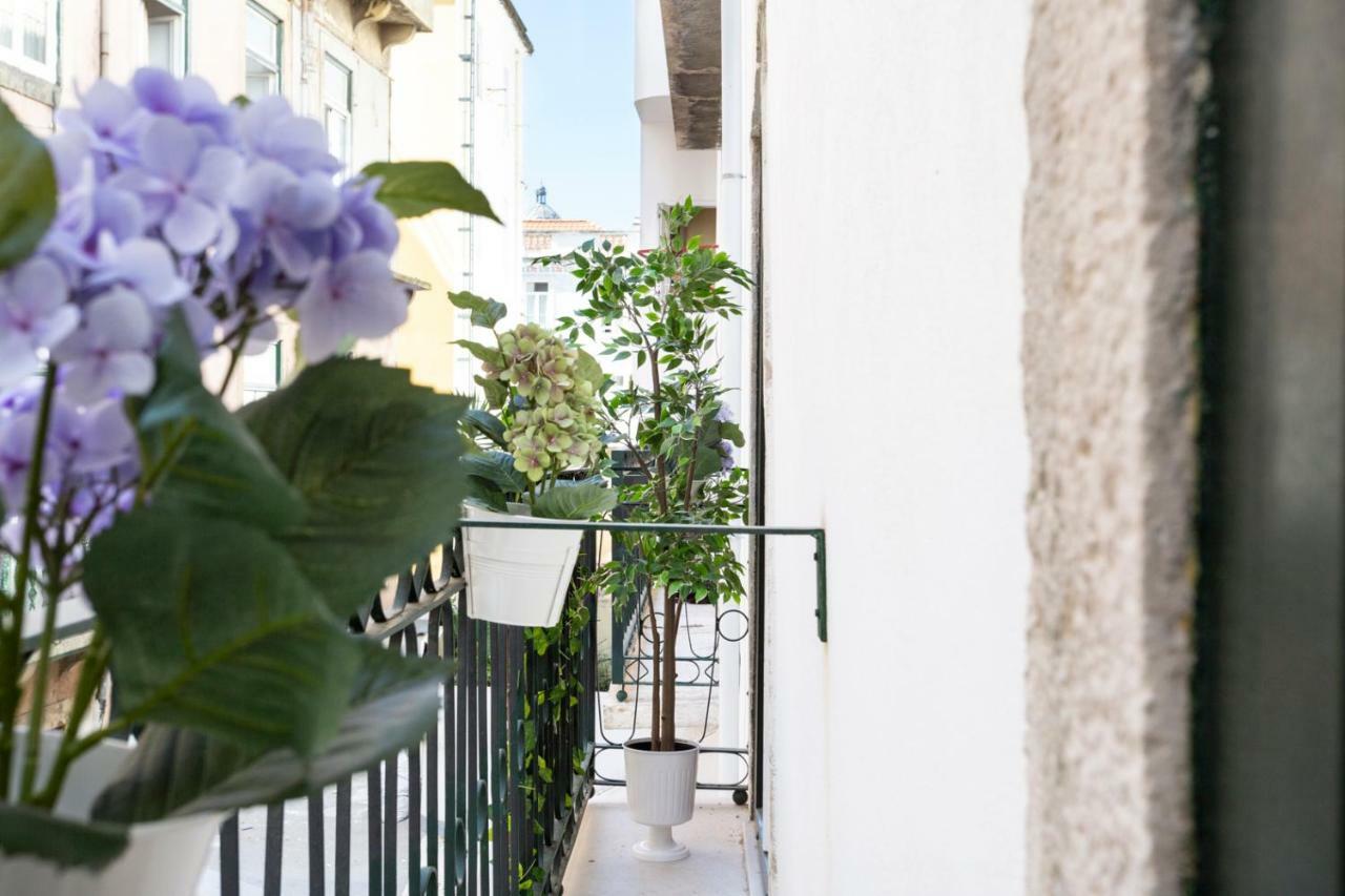 Apartment Altido Chic 1br Apt With Balcony Close By Graca Viewpoint And Tram Stops Lisbon