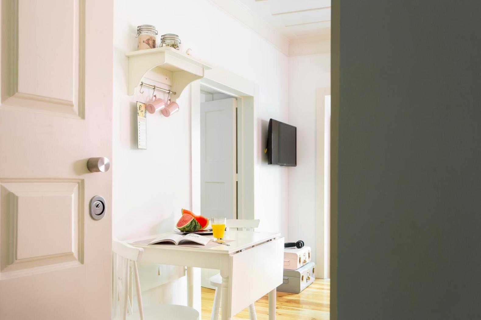 Altido Chic 1br Apt With Balcony Close By Graca Viewpoint And Tram Stops Apartment Lisbon
