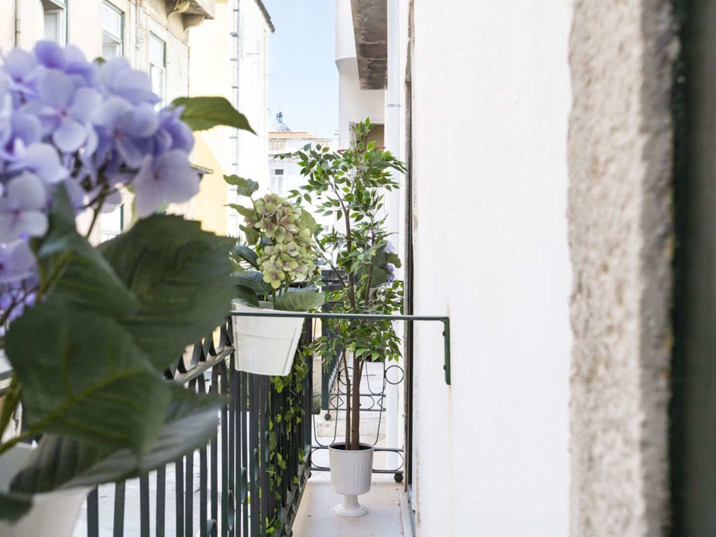 Altido Chic 1br Apt With Balcony Close By Graca Viewpoint And Tram Stops Lisboa
